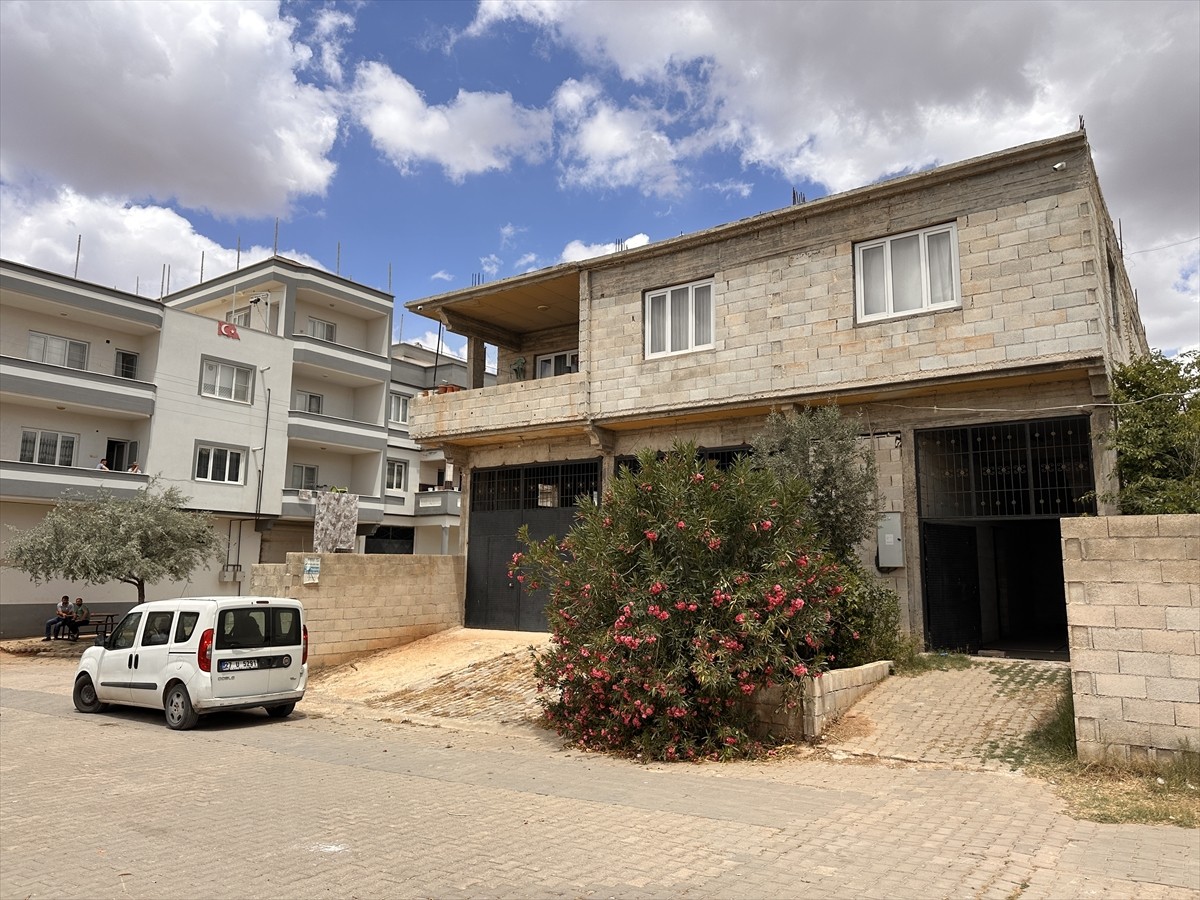 Gaziantep'in Oğuzeli ilçesinde 25 yaşındaki kadın, evinde boğularak öldürülmüş bulundu. 