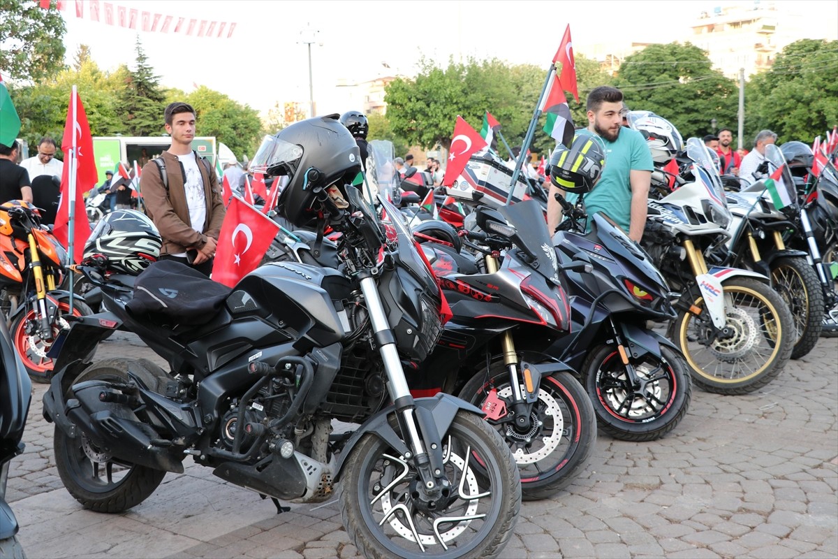 Gaziantep'te yaklaşık 300 motosikletli, İsrail'in Gazze'ye yönelik saldırılarını protesto etti....