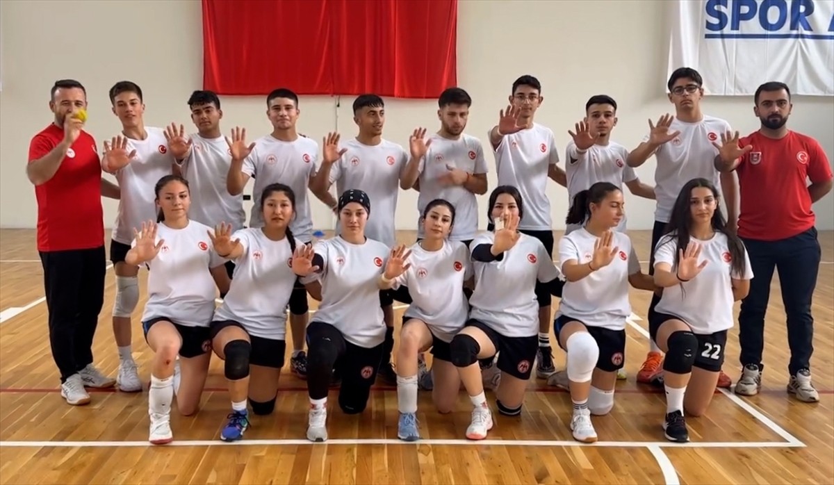 Gençler Beyzbol5 Milli Takımı, Meksika'da düzenlenecek Dünya Şampiyonası öncesi hazırlıklarına...