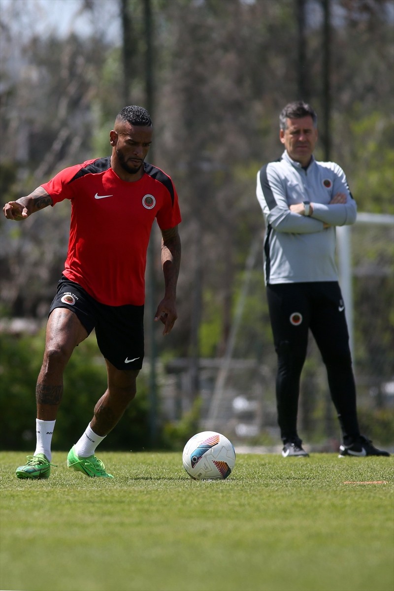 Gençlerbirliği, Trendyol 1. Lig'in 38. ve son haftasında deplasmanda Fitmens Gömlek Yeni...