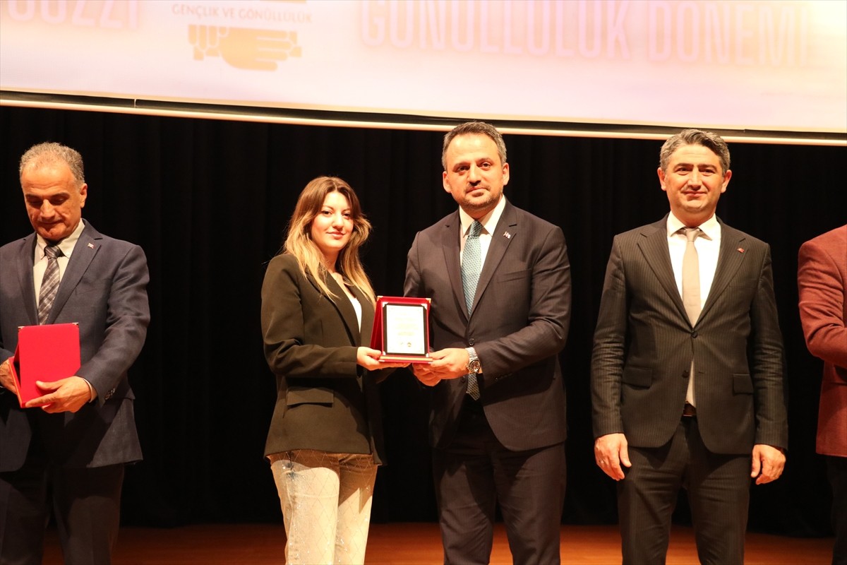 Gençlik ve Spor Bakan Yardımcısı Dr. Enes Eminoğlu, Sakarya Üniversitesi (SAÜ) tarafından...