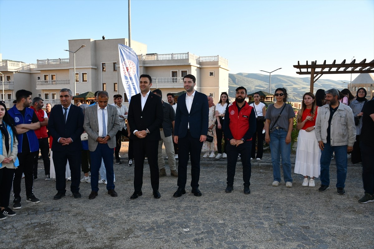 Gençlik ve Spor Bakanlığı Gençlik Hizmetleri Genel Müdürü Enes Efendioğlu, Batman'ın Hasankeyf...
