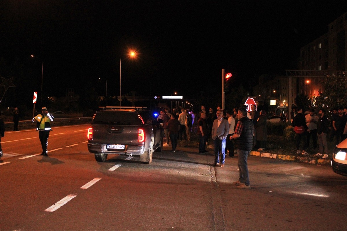 Giresun'un Eynesil ilçesinde Karadeniz Sahil Yolu'nu ilçe merkezine bağlayan kavşakta pikabın...