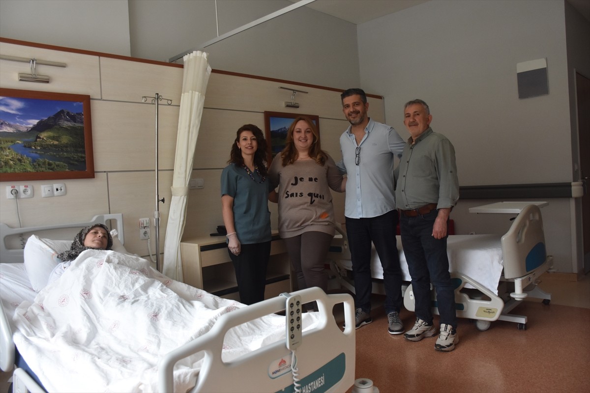 Gümüşhane'de 54 yaşındaki hastanın karnındaki yaklaşık 4 kilogramlık tümör, başarılı operasyonla...