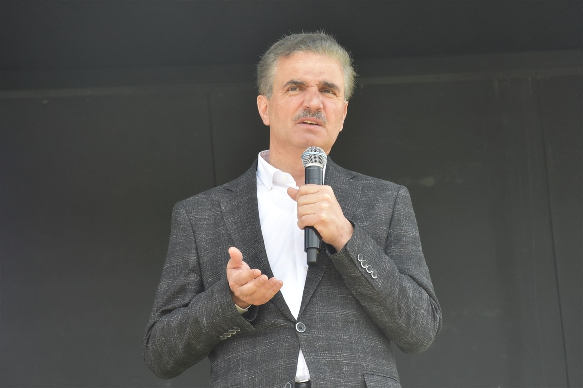 Gümüşhane'de, "Kov Kalesi Şenliği" gerçekleştirildi. Merkeze bağlı Esenyurt köyü sınırlarındaki...