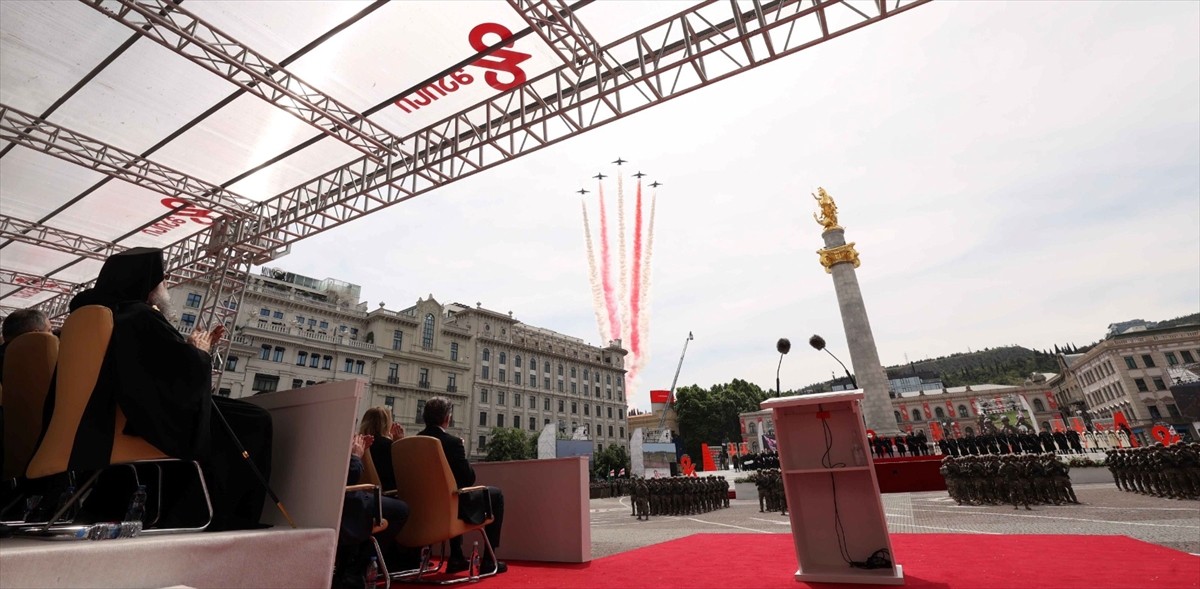Gürcistan'da liderler, cumhuriyetin 107. yıl dönümünde toprak bütünlüğü ve birlik mesajı verdi....