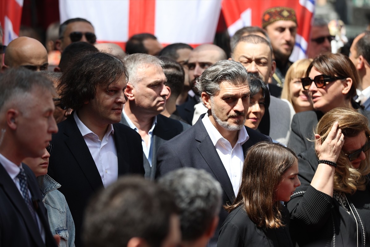 Gürcistan'ın başkenti Tiflis'te, "Aile Kutsallığı ve Ebeveynlere Saygı Günü" kapsamında binlerce...