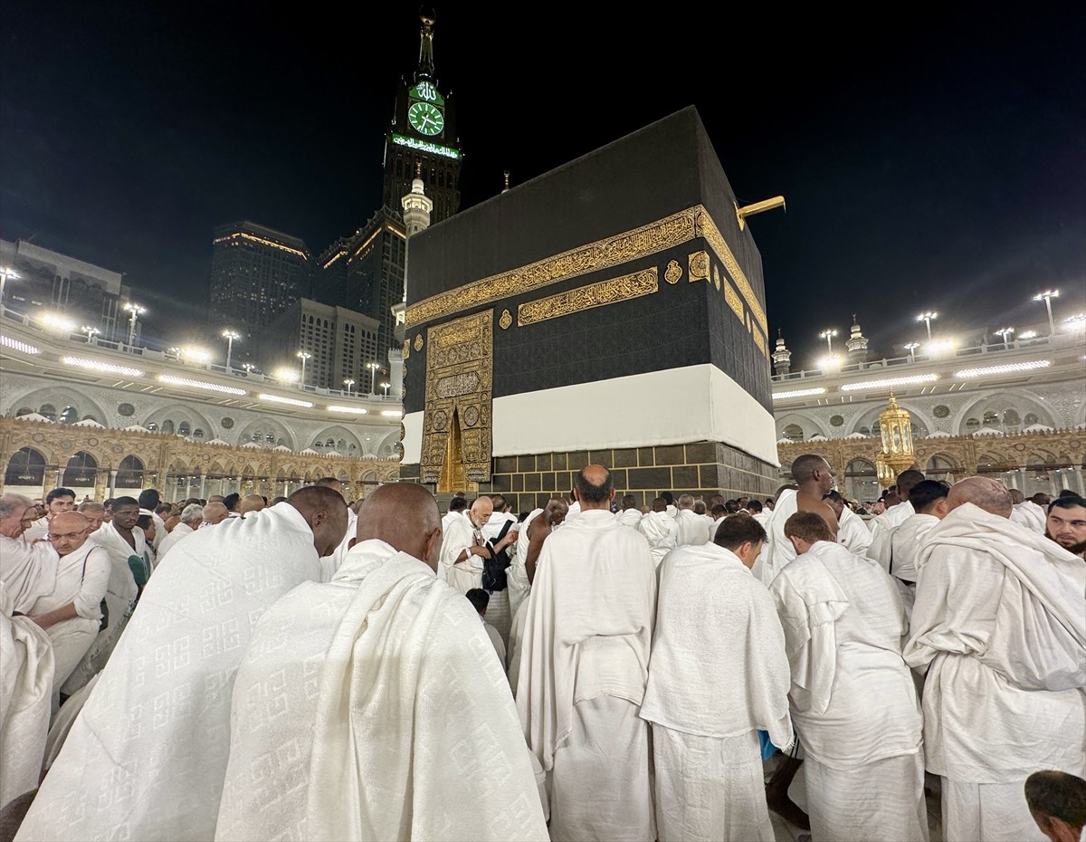 Hac ibadeti için yüzbinlerce hacı adayına ev sahipliği yapan kutsal topraklarda ayrı bir heyecanla...