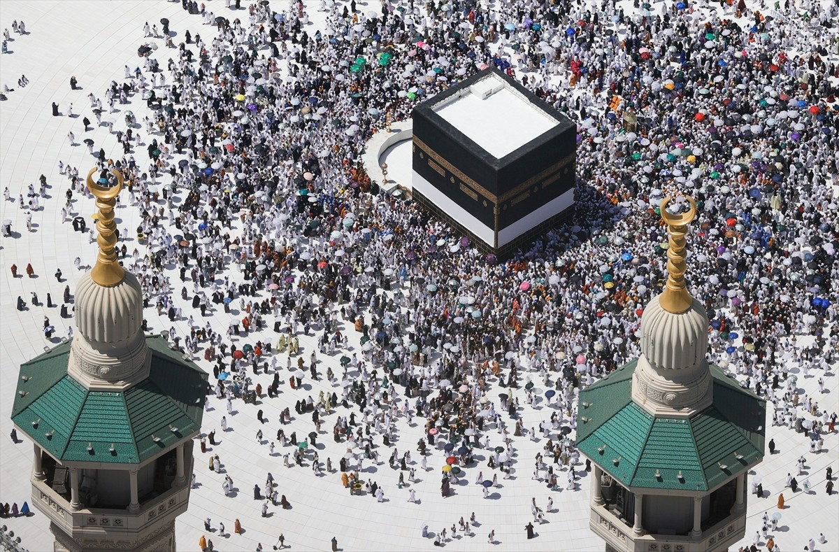 Hacı adaylarının kutsal yolculuğunu takip için Mekke'de bulunan yabancı medya temsilcileri, 601...