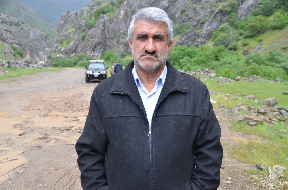Hakkari'nin Yüksekova ilçesinde Avaşin Deresi'nde kaybolan genci arama çalışmaları devam ediyor....