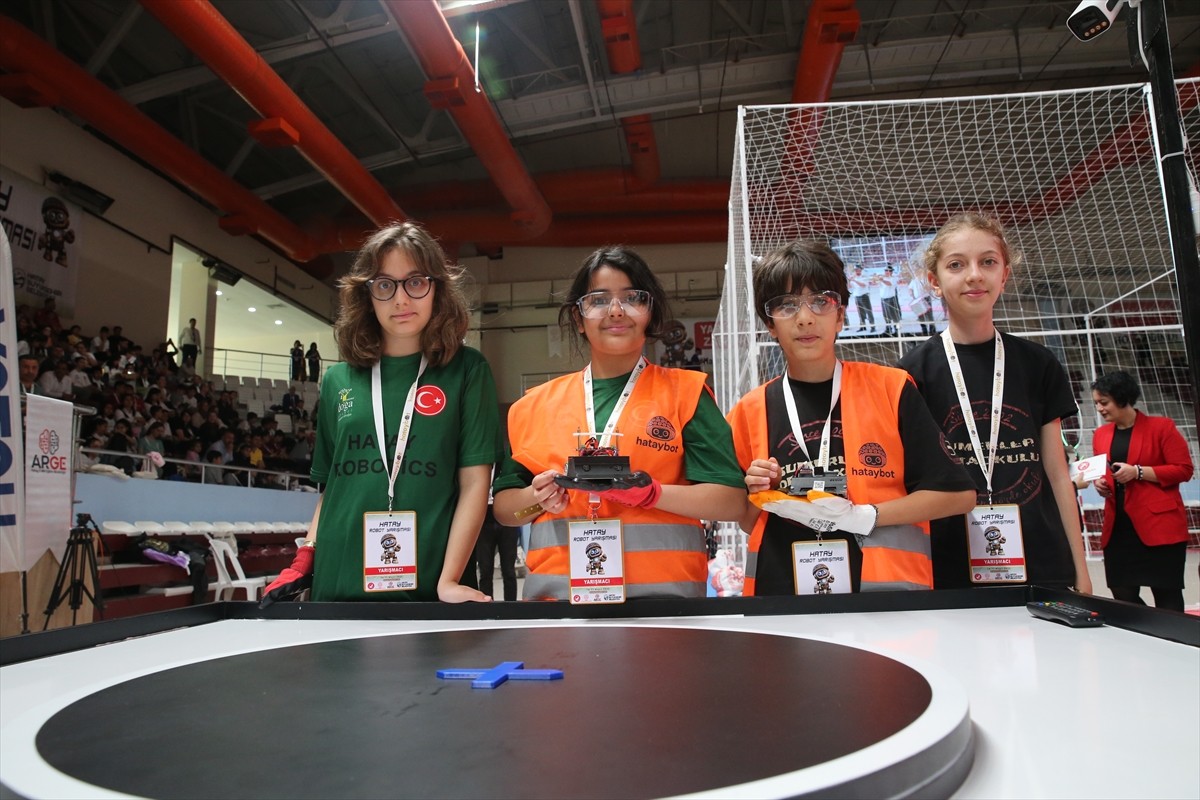 Hatay'da, İl Milli Eğitim Müdürlüğünce düzenlenen "Hataybot Robot Yarışması" başladı. Valilik...