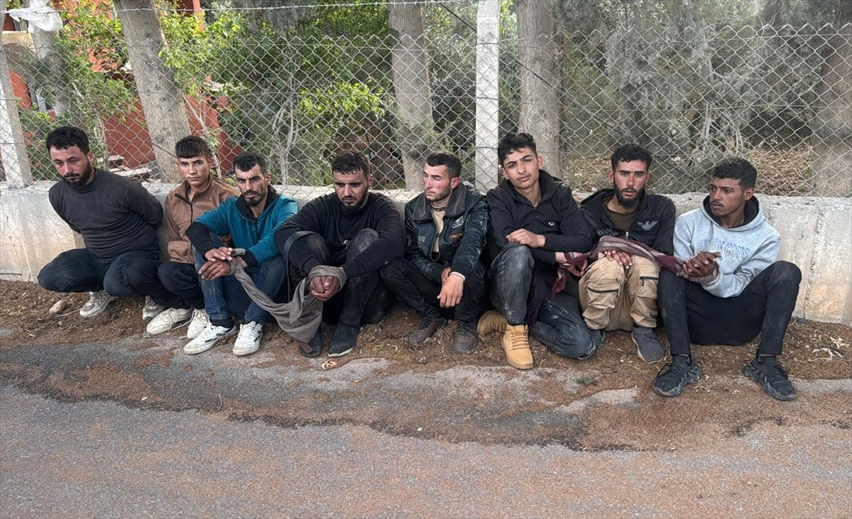 Hatay'ın Antakya ve İskenderun ilçelerinde yurda yasa dışı yollarla girdikleri belirlenen 37...
