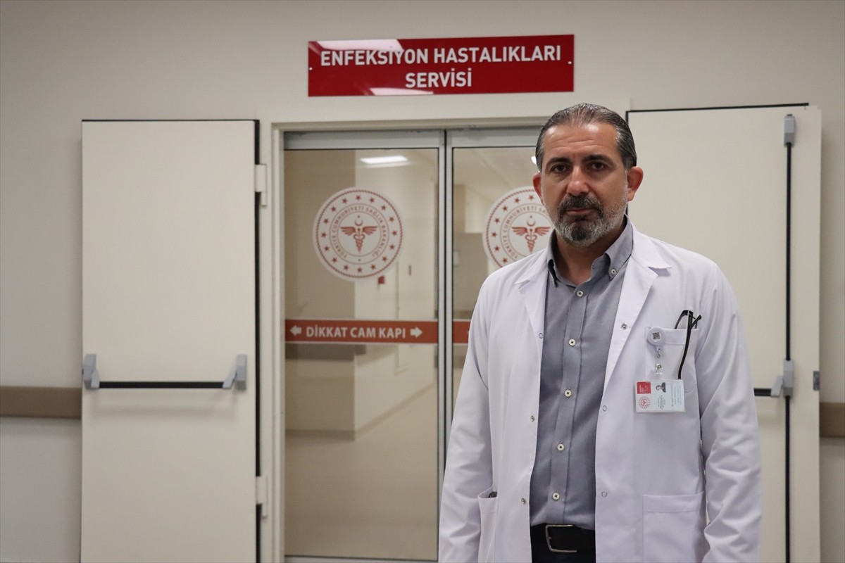 Havaların ısınmasıyla ortaya çıkan kenelerden korunmanın en etkili yolunun açık renk kıyafet...