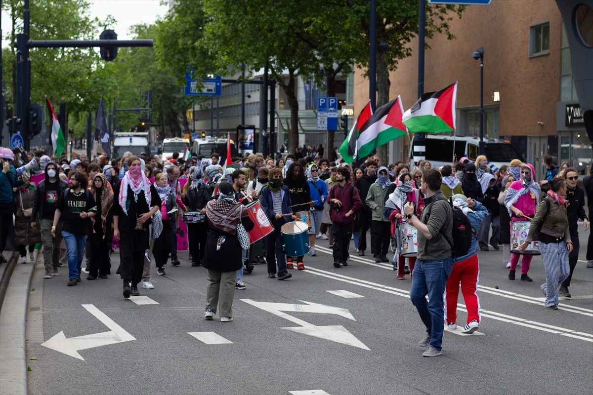 Hollanda’nın Rotterdam kentinde, İsrail’den yola çıkan ve F-35 savaş uçağı parçalarını taşıyan bir...