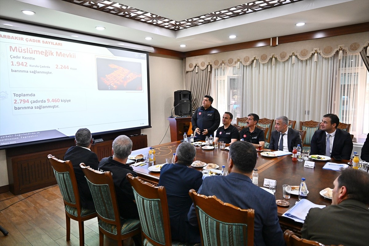  İçişleri Bakan Yardımcısı Münir Karaloğlu, Kahramanmaraş merkezli depremlerden etkilenen...