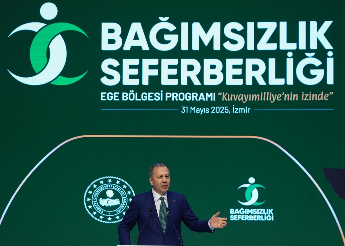 İçişleri Bakanı Ali Yerlikaya, İçişleri Bakanlığının öncülüğünde Yeşilay'ın ev sahipliğinde İzmir...