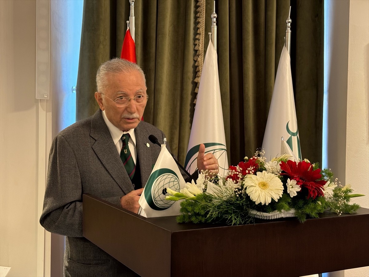 İslam Tarih, Sanat ve Kültür Araştırma Merkezince (IRCICA) düzenlenen 13. Uluslararası Hat...