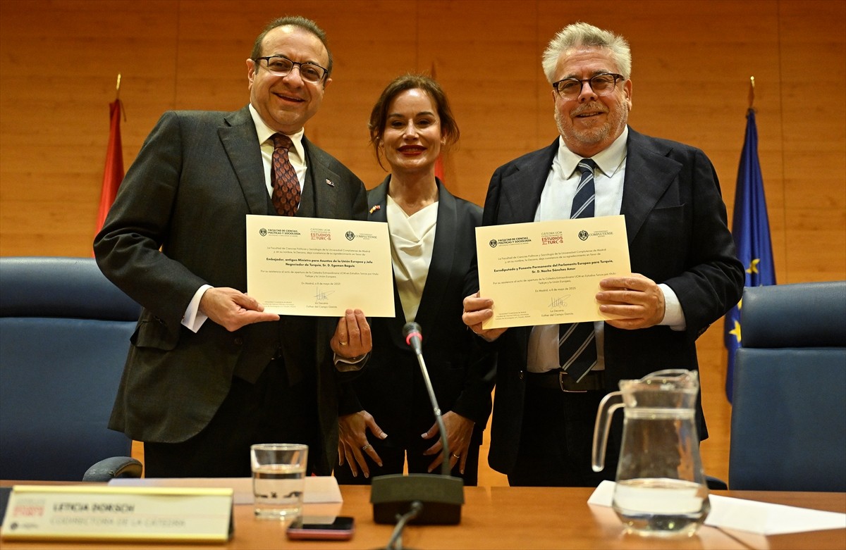 İspanya'nın köklü üniversitelerinden biri olan başkent Madrid'deki Complutense Üniversitesi'nde...