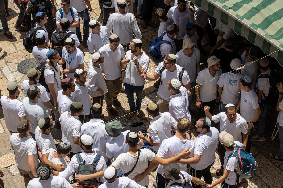 İsrail'de aşırı sağcı fanatik grupların, Doğu Kudüs'te, İsrail'in 1967'deki işgalini kutlamak için...