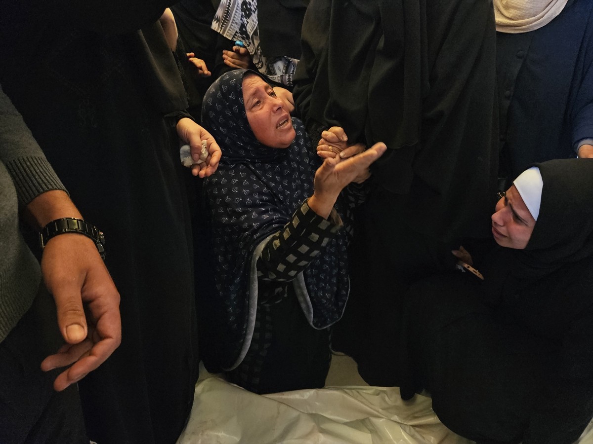 İsrail ordusunun abluka altındaki Gazze Şeridi'ne yönelik saldırılar aralıksız devam ediyor....