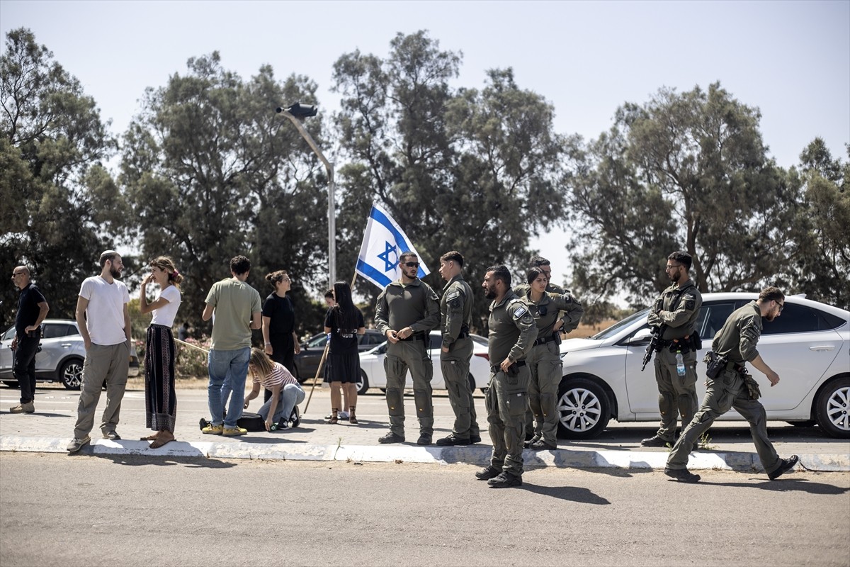 İsrailli aşırı sağcı gruplar, Tel Aviv yönetiminin Gazze'ye temel miktarda yardımın girişine izin...