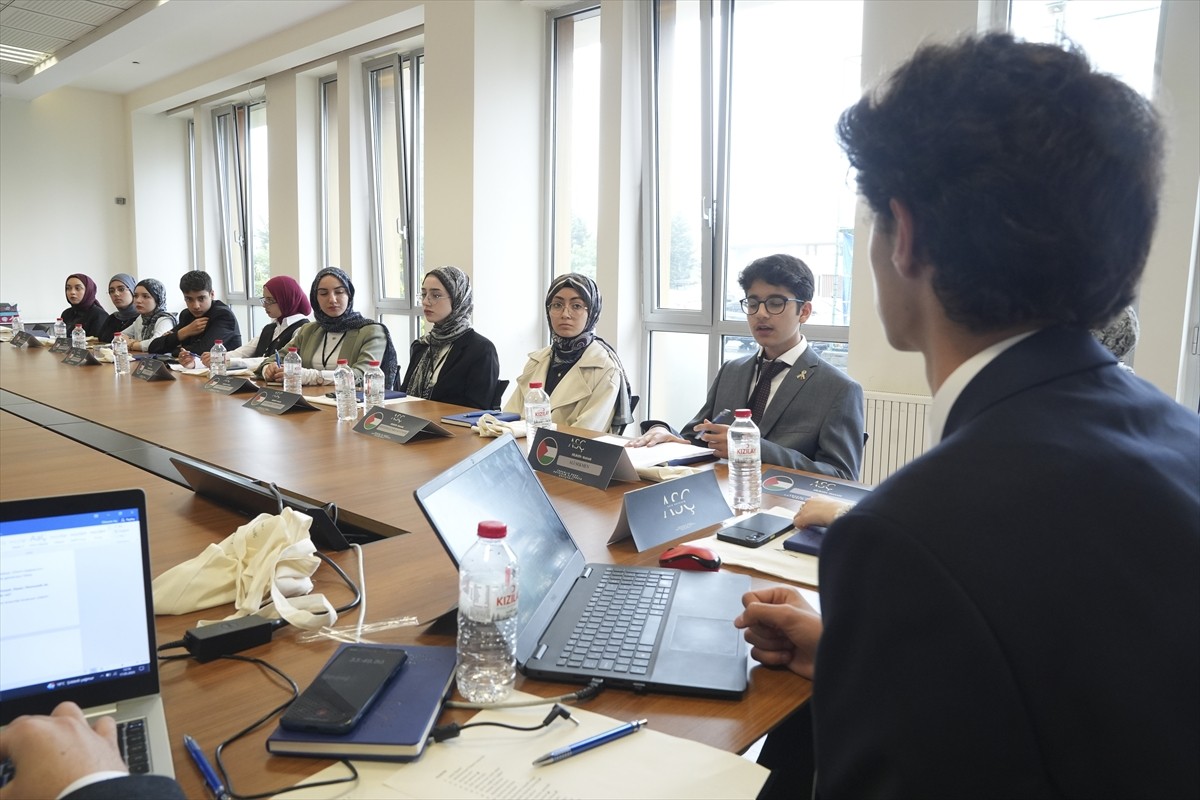 İstanbul'da imam hatip lisesi öğrencilerince, Ataşehir Şehit Akın Sertçelik Anadolu İmam Hatip...