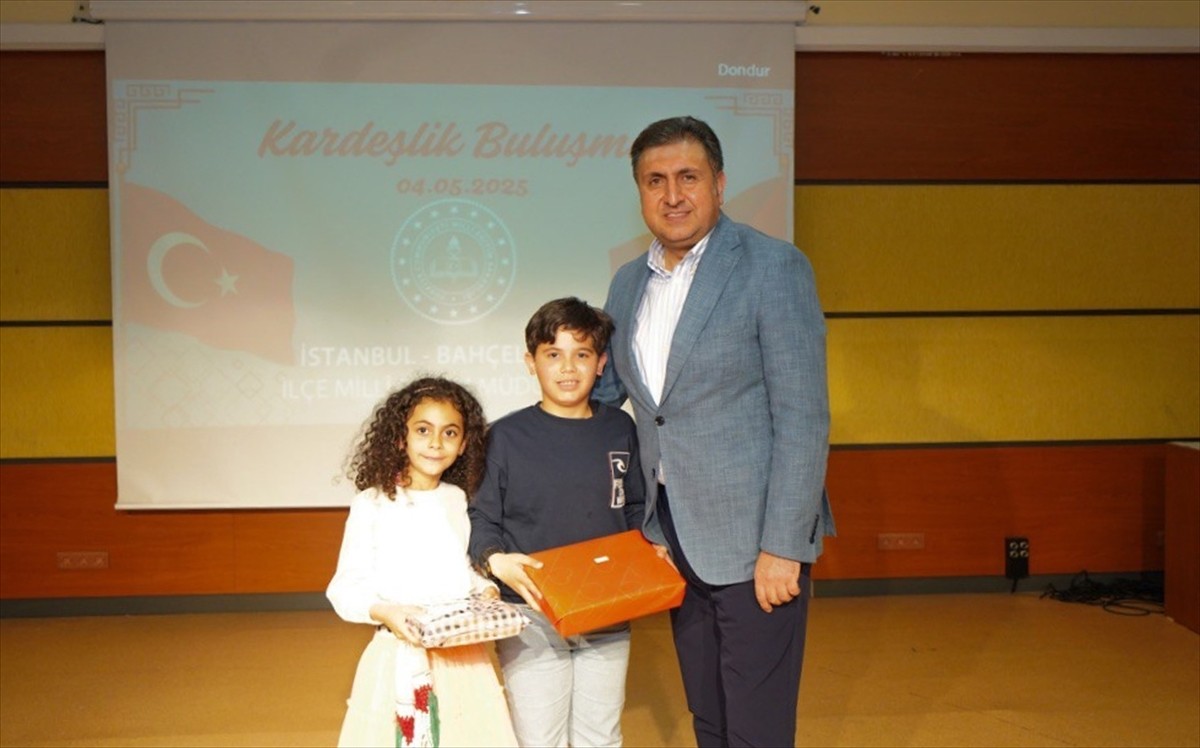 İstanbul'da, İsrail'in Filistin'e yönelik saldırıları nedeniyle Türkiye'ye getirilen Gazzeli...