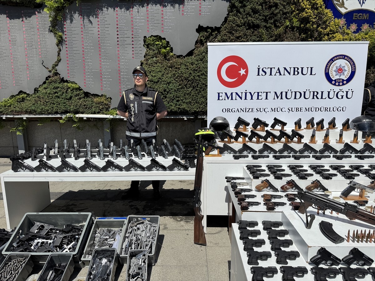 İstanbul'da son 1 ay içerisinde suç örgütlerine yönelik operasyonlarda gözaltına alınan 104...