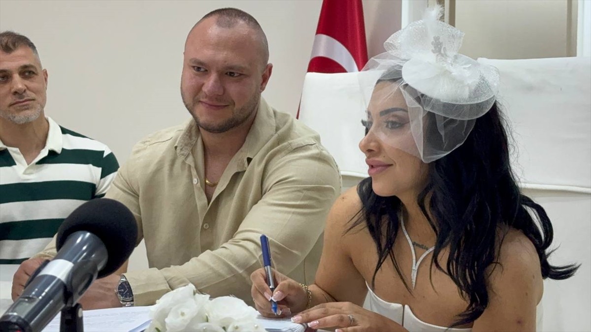 İstanbul'daki nikah salonlarında 25.05.2025 tarihinde evlenmek isteyen çiftler dolayısıyla...