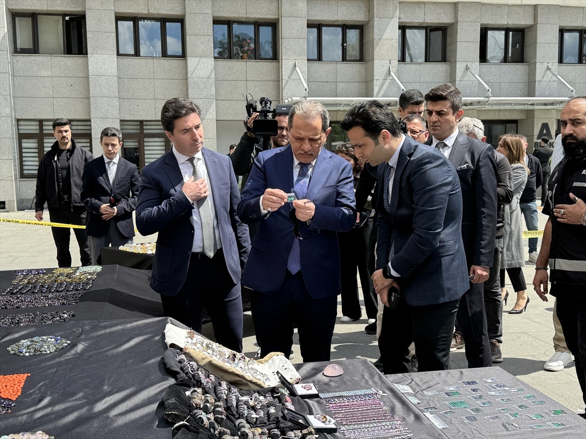 İstanbul Emniyet Müdürlüğü Kaçakçılık Suçlarıyla Mücadele Şube Müdürlüğü ekiplerince düzenlenen...