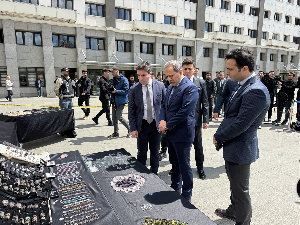 İstanbul Emniyet Müdürlüğü Kaçakçılık Suçlarıyla Mücadele Şube Müdürlüğü ekiplerince düzenlenen...