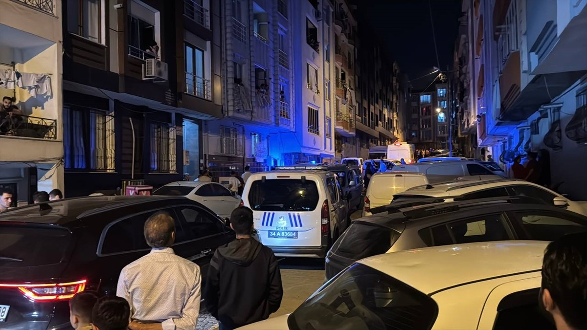 İstanbul Esenyurt'ta komşular arasında çıkan kavgada 7 kişi hafif yaralandı. İhbar üzerine...