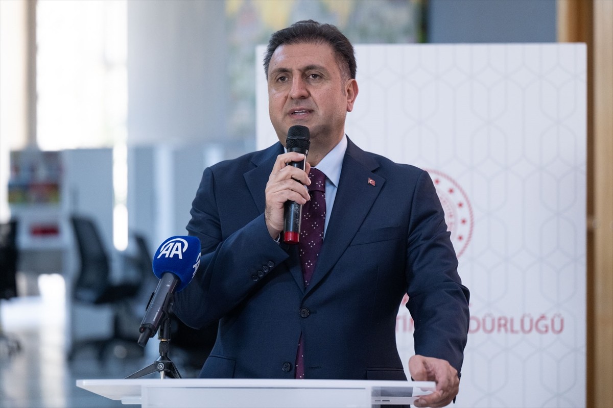 İstanbul İl Milli Eğitim Müdürlüğü tarafından yürütülen "Öğretmenim Benimle Projesi" kapsamında...