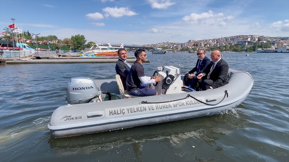 İstanbul Milli Eğitim Müdürlüğünce Haliç'te, İstanbul'un fethinin 572. yıl dönümü kapsamında...