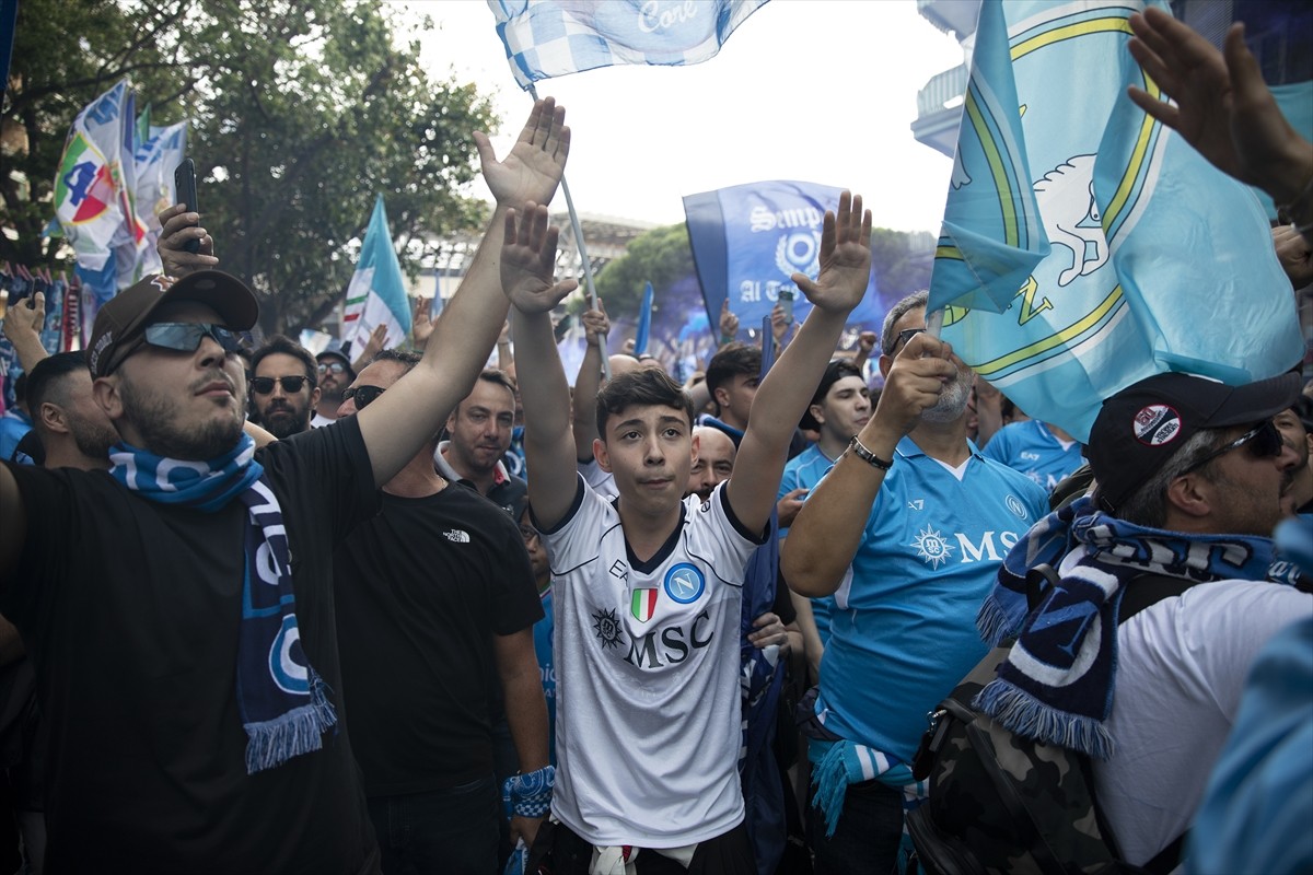 İtalya 1. Futbol Ligi'nin (Serie A) 38. ve son hafta maçında Cagliari'yi 2-0 yenen Napoli...