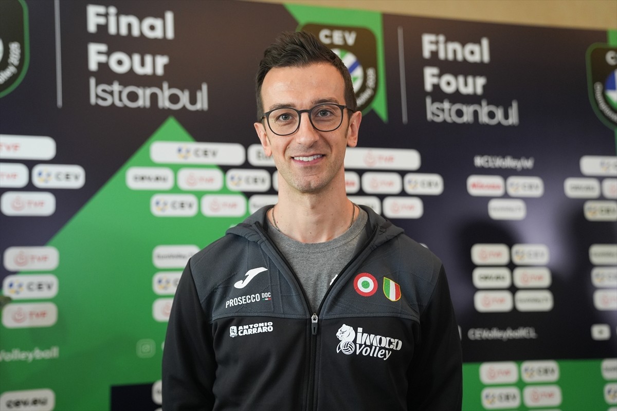 İtalyan temsilcisi A. Carraro Imoco Conegliano ile A Milli Kadın Voleybol Takımı'nın Başantrenörü...