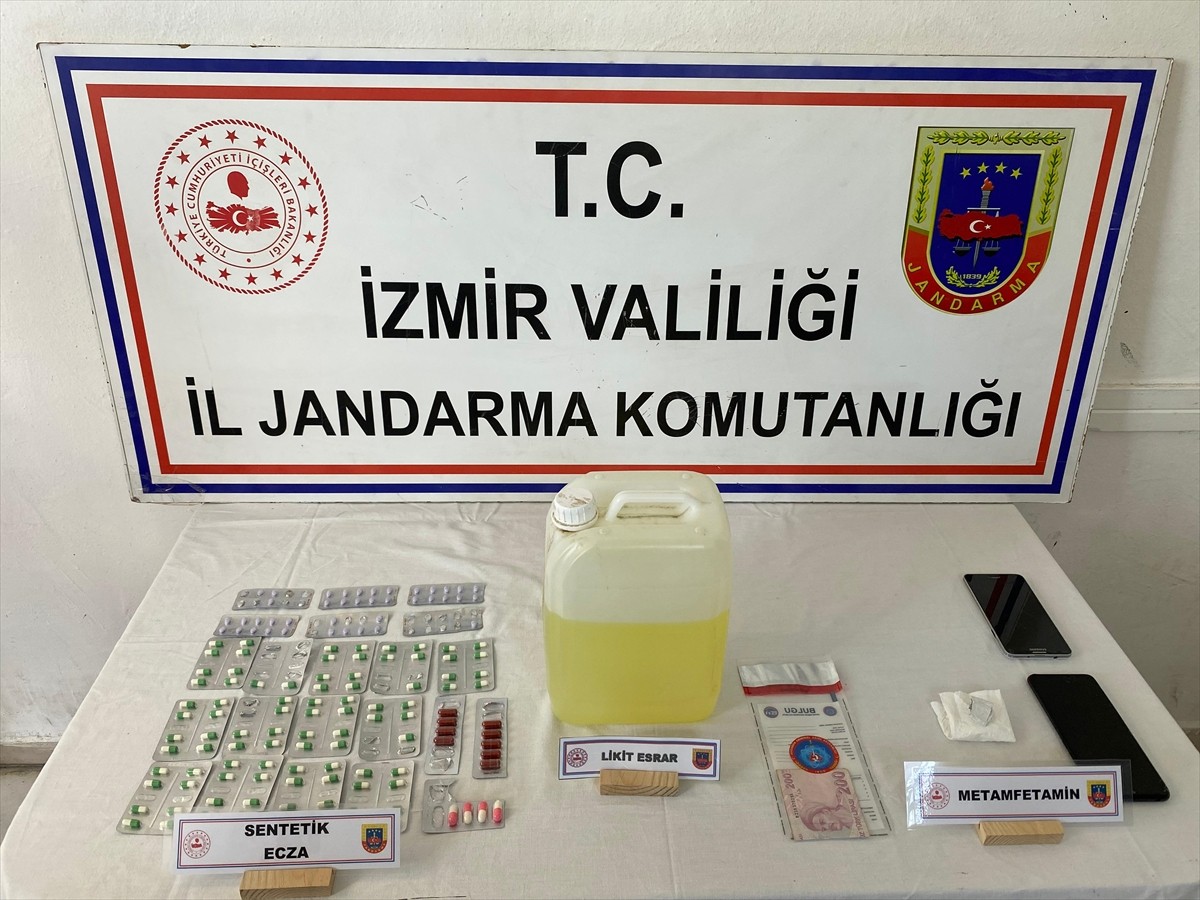 İzmir'de uyuşturucu operasyonlarında gözaltına alınan 16 şüpheliden 7'si tutuklandı. Aramalarda 3...