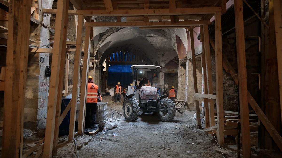 Kahramanmaraş merkezli 6 Şubat 2023'teki depremlerde ağır hasar alan Kahramanmaraş'ın Dulkadiroğlu...