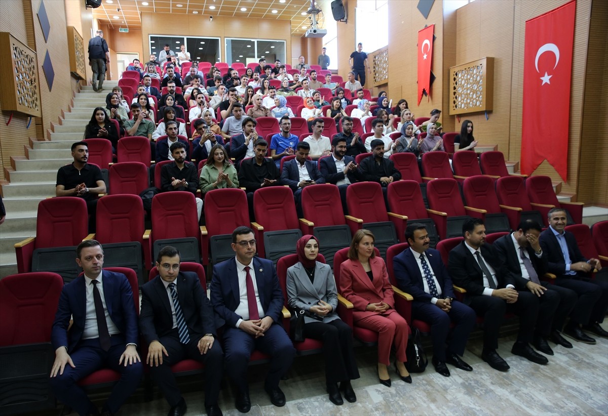 Kamu Başdenetçisi (Ombudsman) Mehmet Akarca, Bitlis'teki Ahlat Gençlik Kampı Konferans Salonunda...