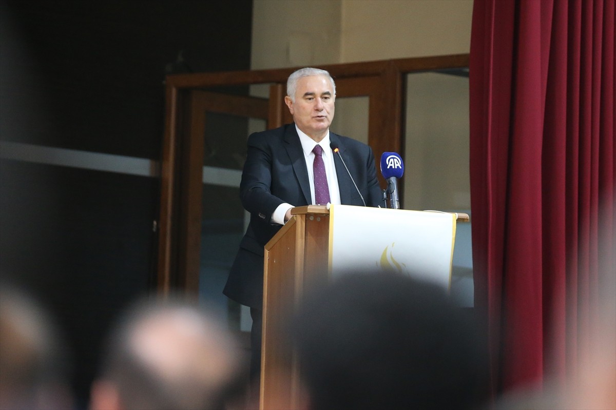 Kamu Başdenetçisi (Ombudsman) Mehmet Akarca (fotoğrafta), Siirt Üniversitesi Merkez Konferans...