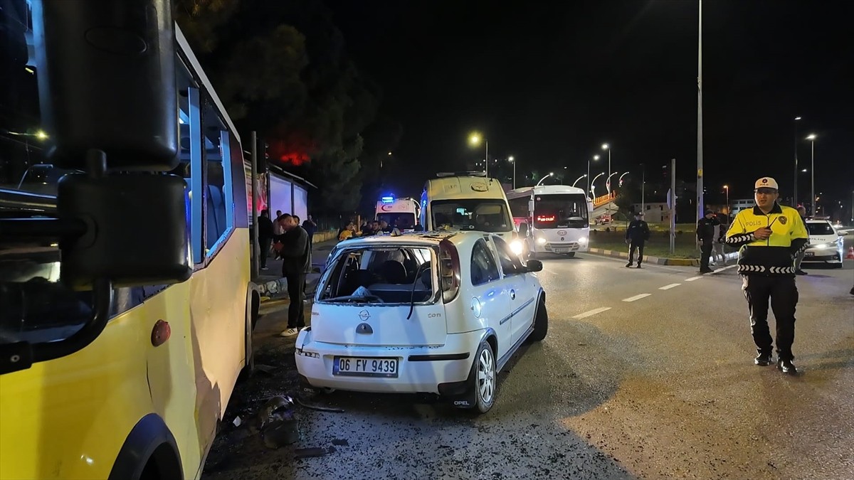 Karabük'te ehliyetsiz ve alkollü sürücünün karıştığı kazada 2 kişi yaralandı.