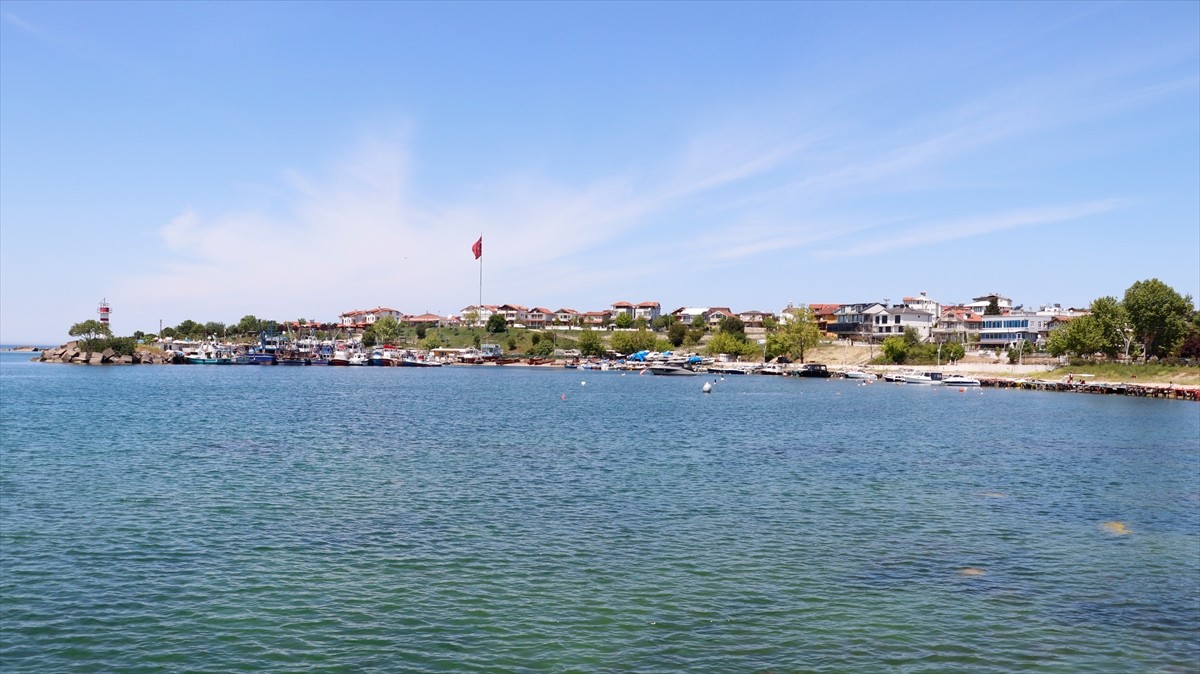 Karadeniz'de deniz turizminin gözde merkezlerinden Kandıra'da Kurban Bayramı tatili için yapılan...