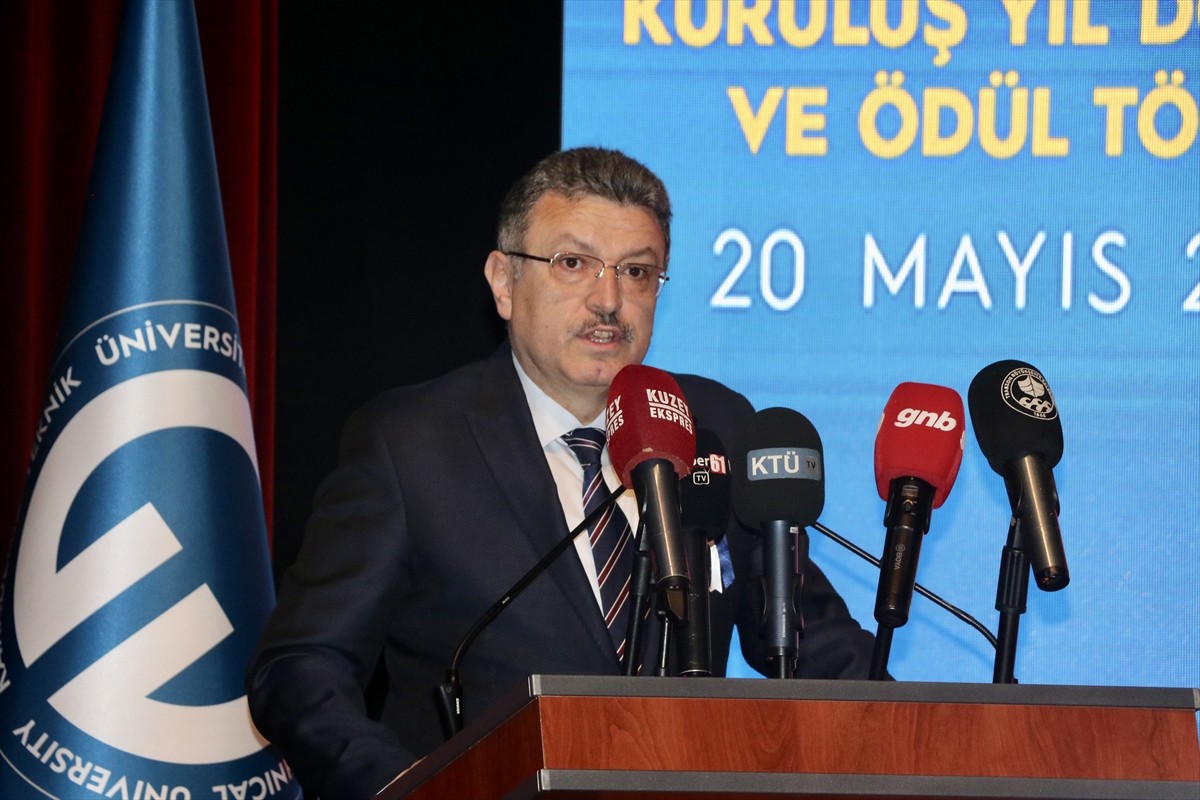 Karadeniz Teknik Üniversitesi'nin (KTÜ) 70'inci kuruluş yıl dönümü dolayısıyla tören düzenlendi....