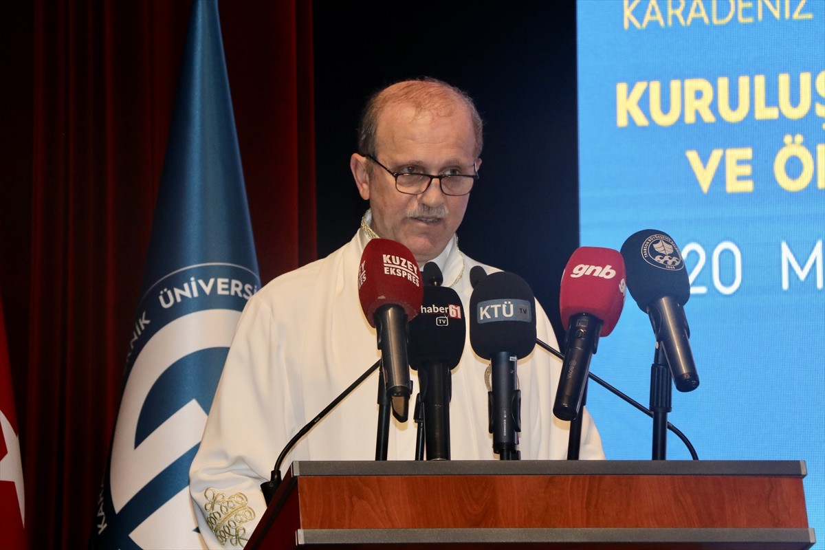 Karadeniz Teknik Üniversitesi'nin (KTÜ) 70'inci kuruluş yıl dönümü dolayısıyla tören düzenlendi....