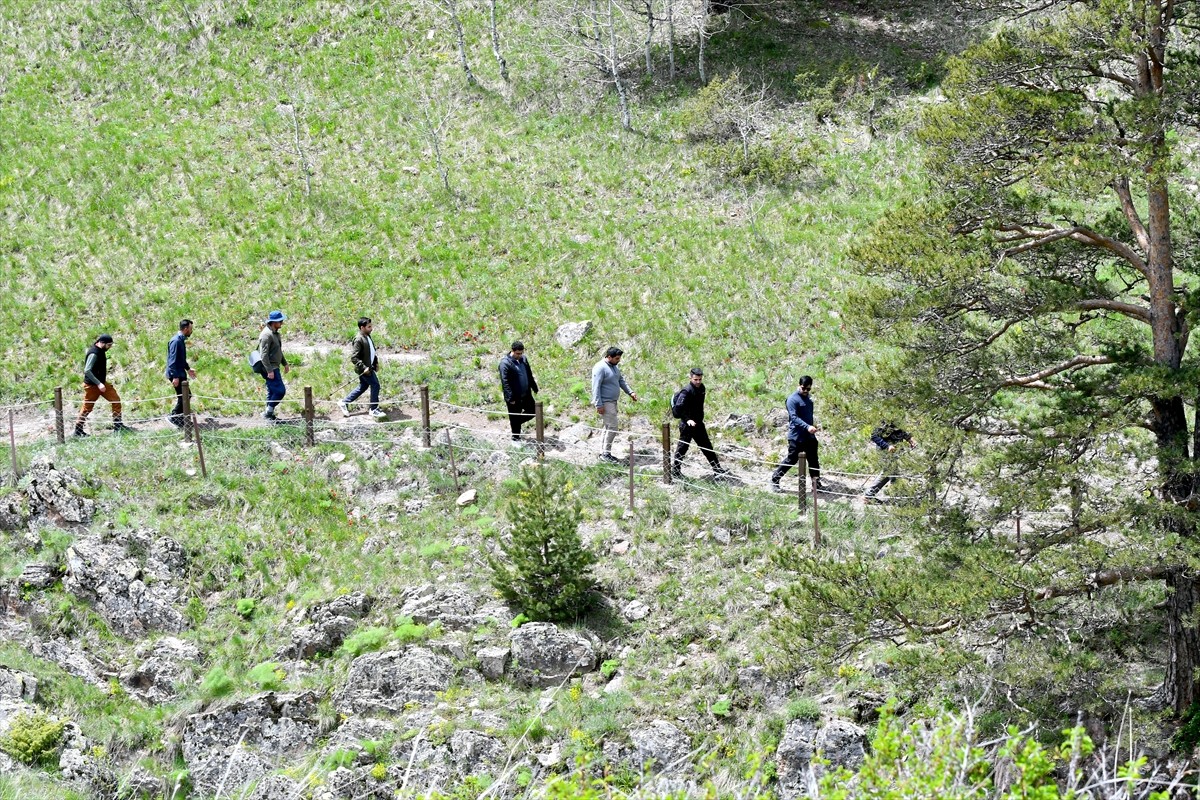 Kars'ın Sarıkamış ilçesinde 19 Mayıs Atatürk'ü Anma, Gençlik ve Spor Bayramı dolayısıyla doğa...