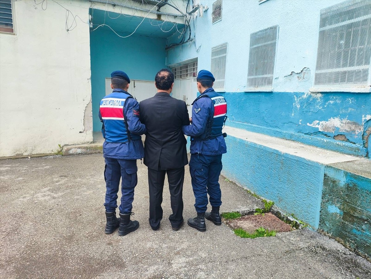 Kastamonu'da hakkında 5 ayrı suçtan 7 yıl 11 ay hapis cezası bulunan hükümlü yakalandı.