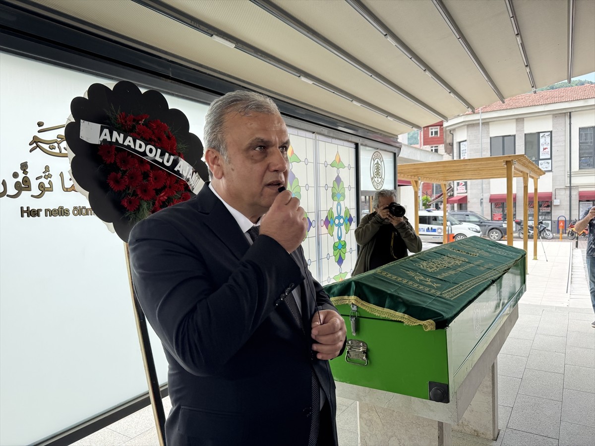 Kastamonu'nun Bozkurt ilçesinde geçirdiği rahatsızlık sonucu tedavi gördüğü hastanede vefat eden...