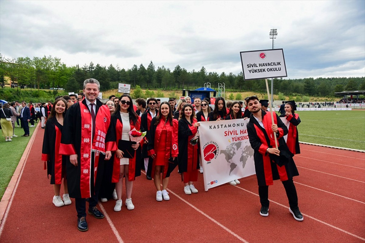 Kastamonu Üniversitesinden 2024-2025 akademik yılında mezun olan 4 binin üzerinde öğrenci için...