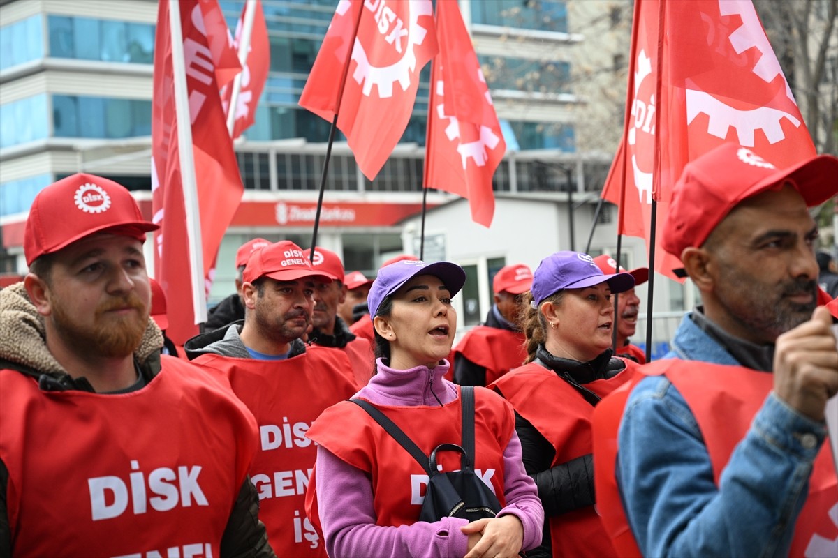 Kayseri'de, 1 Mayıs Emek ve Dayanışma Günü dolayısıyla etkinlik düzenlendi. Etkinliğe CHP Kayseri...