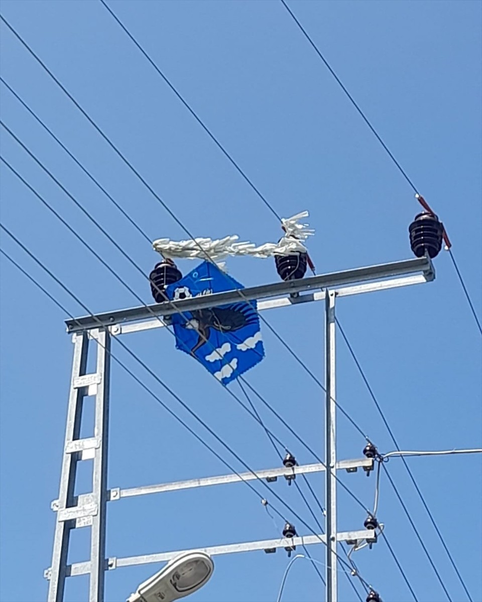 Kayseri ve Civarı Elektrik Türk Anonim Şirketi (KCETAŞ) ekipleri, çocukların elektrik tellerine...
